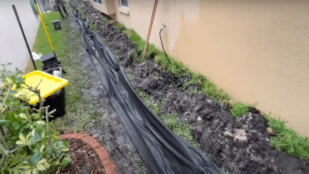 Install-Geotextile-Fabric